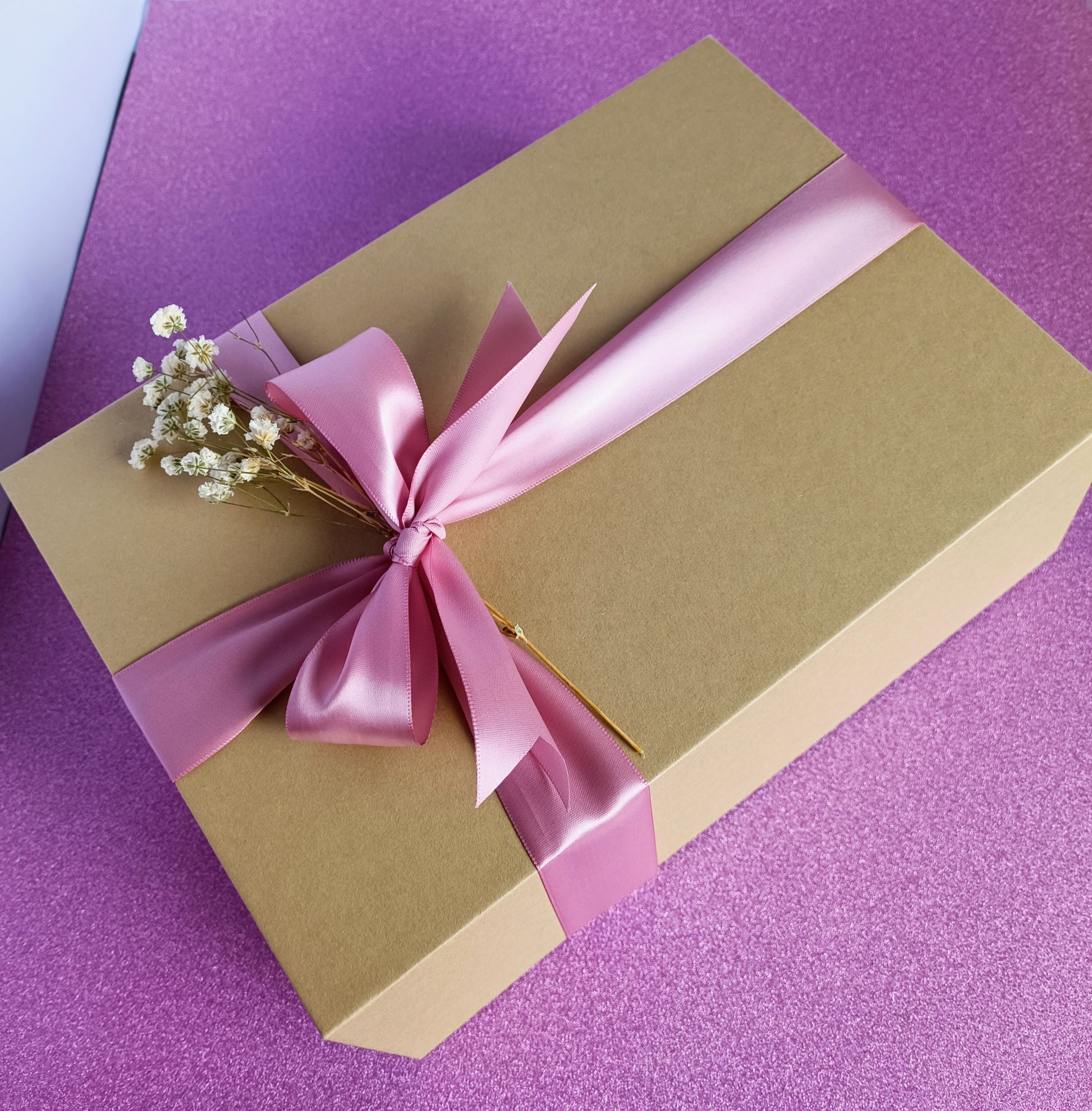 Caja de regalo kraft con lazo