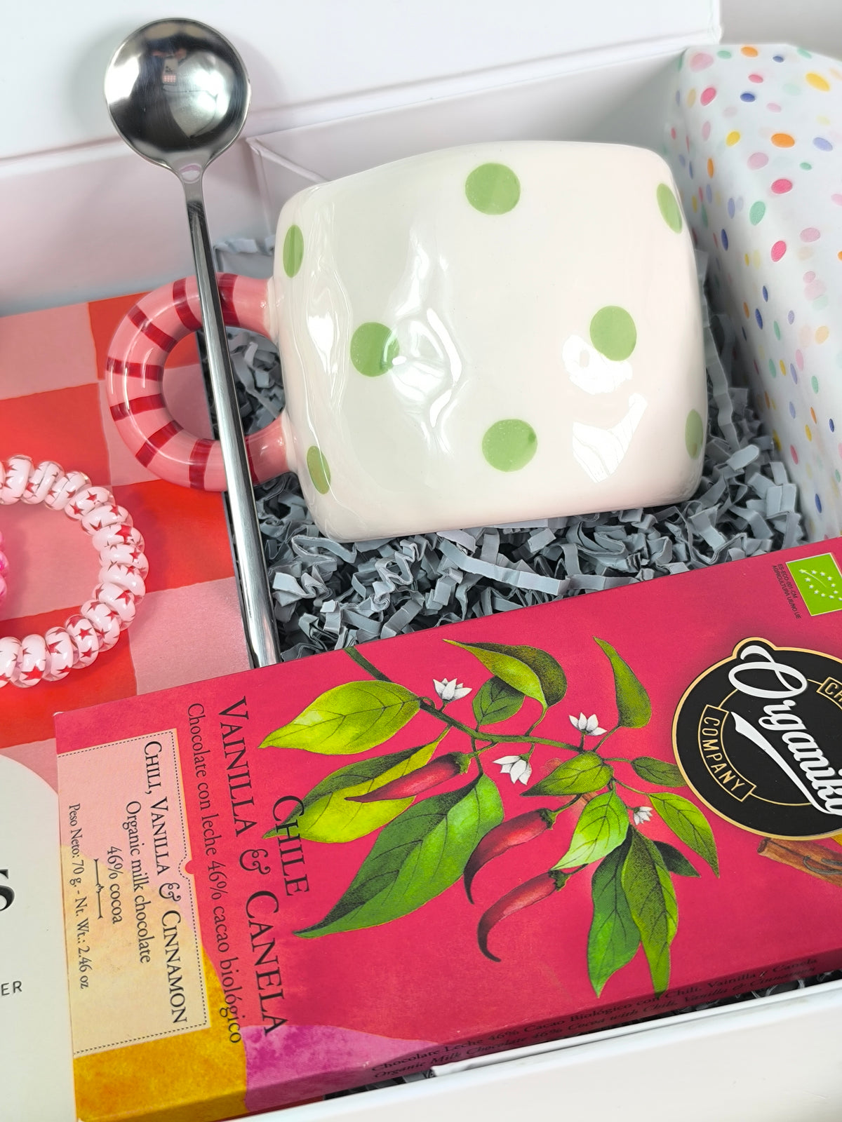Caja de regalo taza de lunares y chocolate Organiko